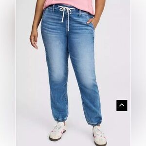 Weekend Mid-Rise Jogger Jean